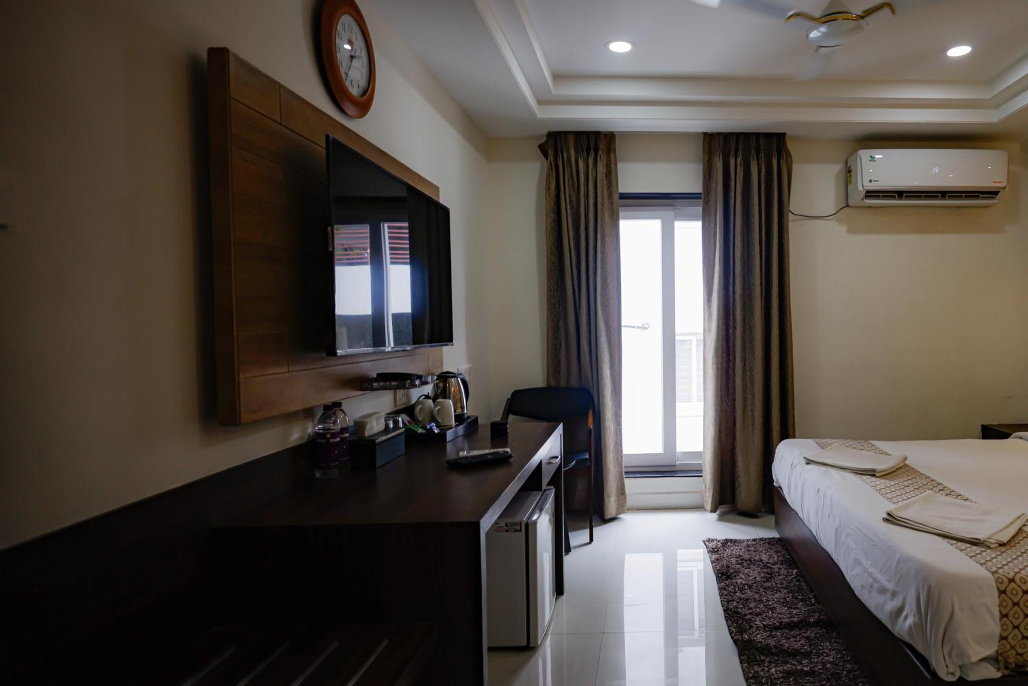 M Square Hotel Hyderabad Ngoại thất bức ảnh